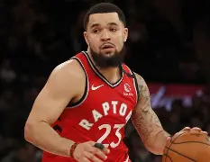 今夜纽约尼克斯再遭质疑巴黎圣日耳曼迎欧联关键赛，费城76人今晚队长鼓劲看傻球迷 